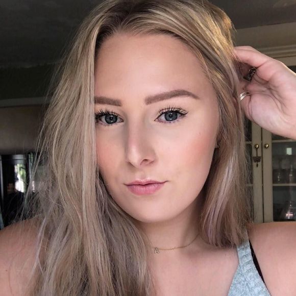 Meet your Posher, Alyssa - Picture 1 of 1